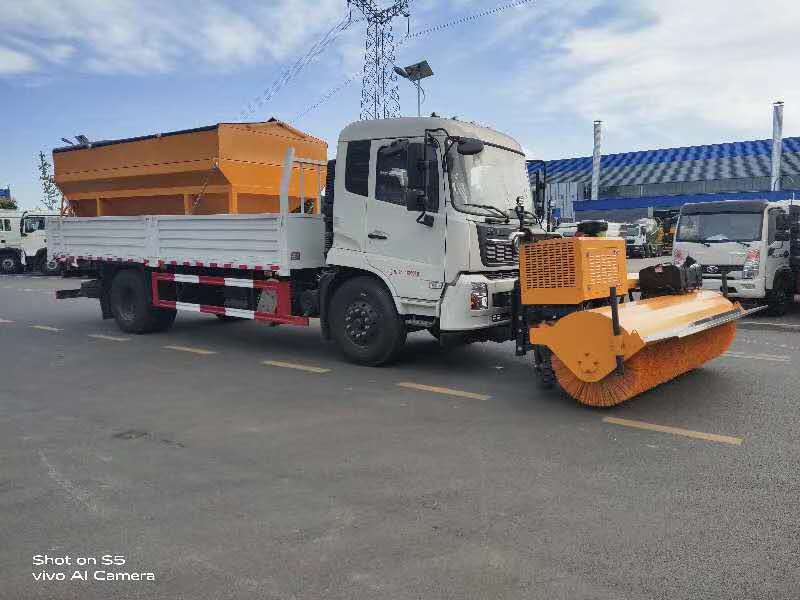 東風(fēng)天錦除雪車(chē)