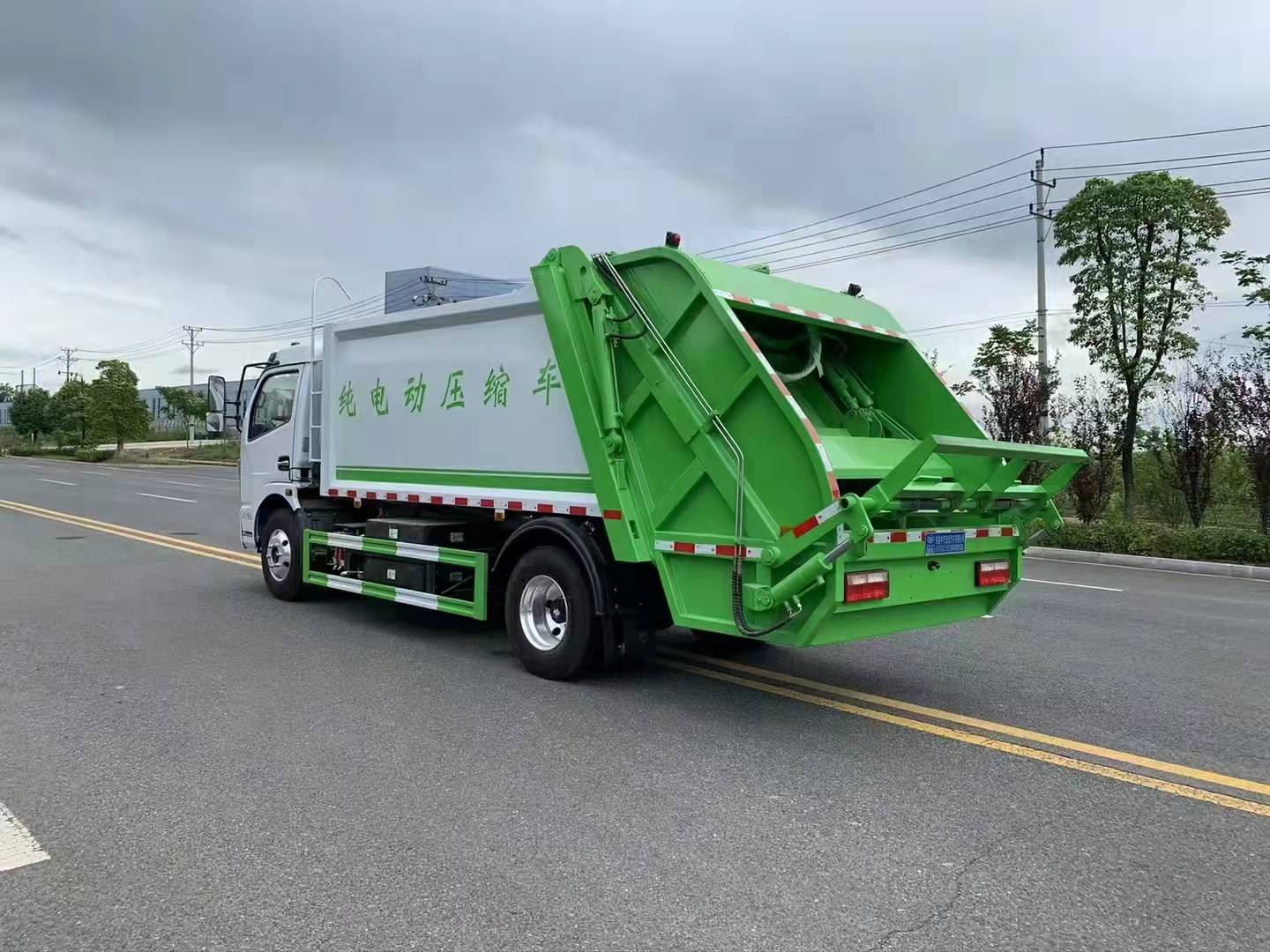 8方東風凱普特純電動壓縮垃圾車